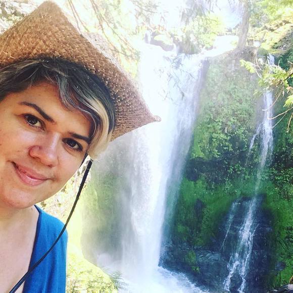 Meet your Posher, Deb - Picture 1 of 1